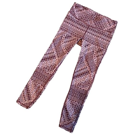 FABLETICS Mid Rise Printed Pureluxe Capri Purple Size XS Performance Wear Sporty - Picture 5 of 9